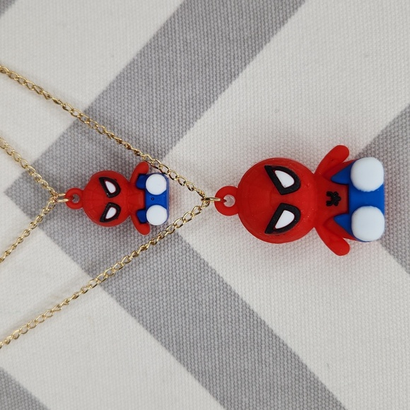 NWT Marvel Spider-man Silicone Rubber Pendant Gold Plated Necklace Earrings Set - Picture 1 of 9